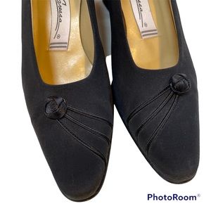 Black silk heels with silk knot